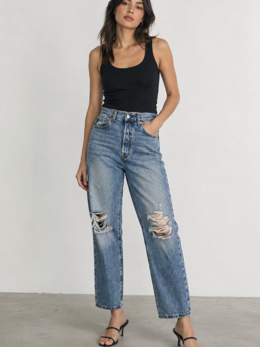 Levi's Ribcage Straight Ankle Distressed Jeans Size 28